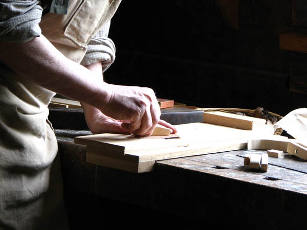 Nuestro equipo de profesionales cuenta  con muchos años de contrastada <strong>experiencia</strong> en el sector de la <strong>carpintería de madera en Rellinars</strong>.